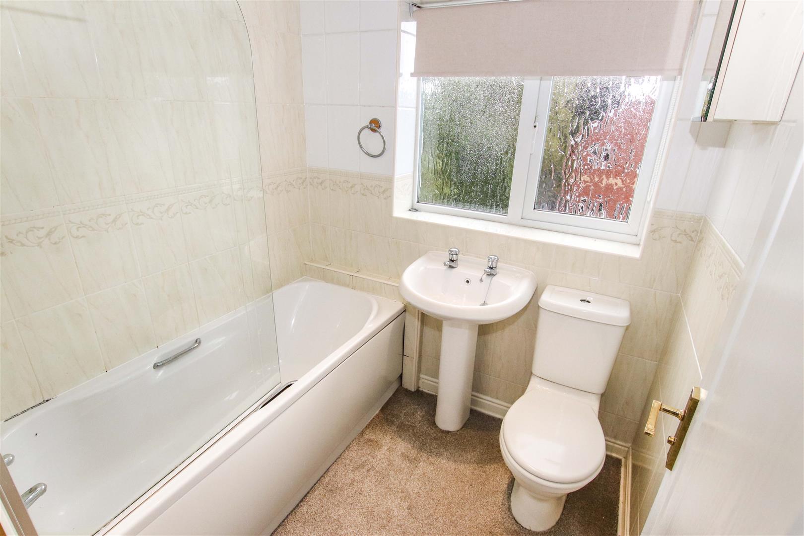 FIRST FLOOR BATHROOM